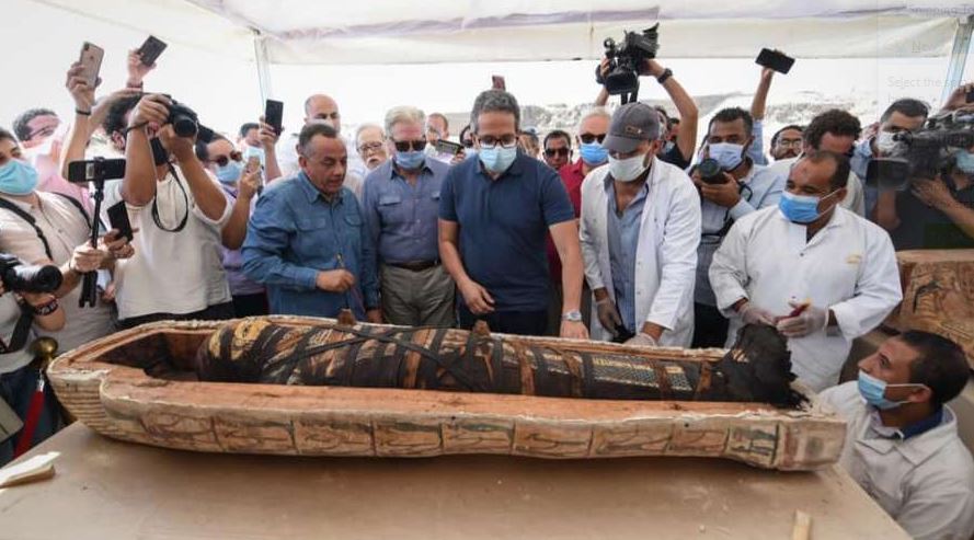 ancient-mummy-coffin-sealed-2-500-years-ago-opened-in-egypt-video-viral